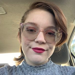 Meet your Posher, Alexis